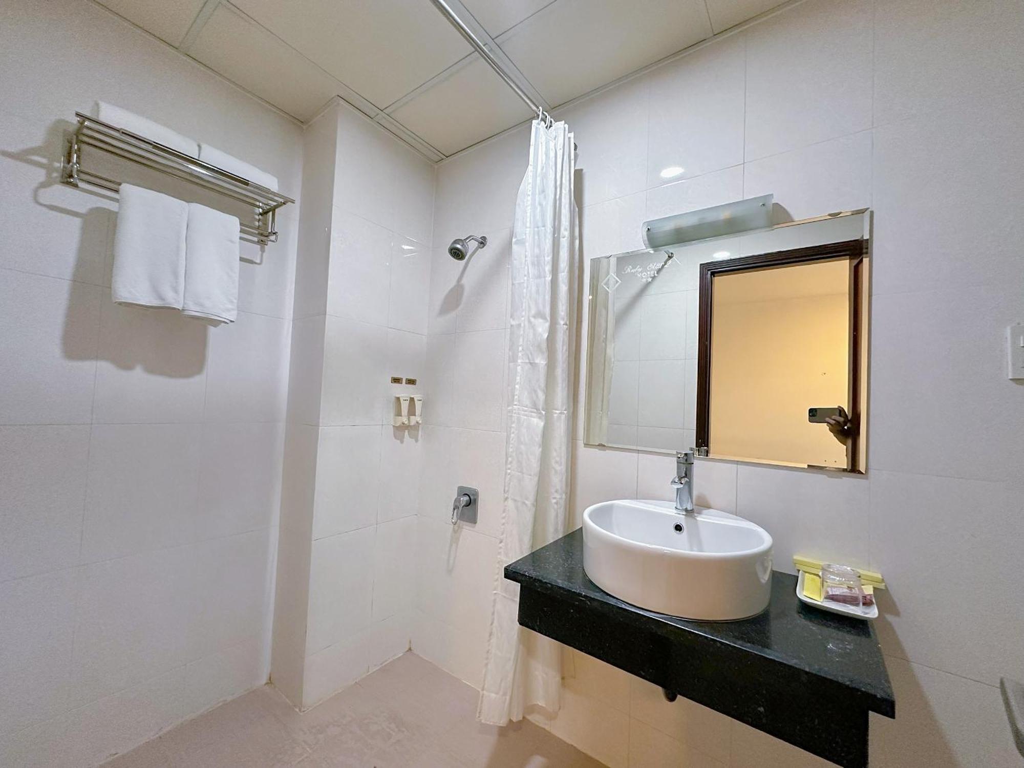 Ruby Star Hotel- Near Ben Thanh Market Ho Chi Minh City Exterior photo